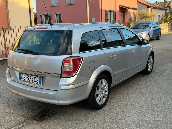 Opel Astra 2008 photo 4