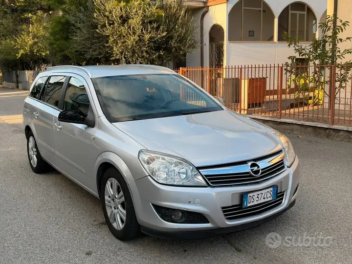 Opel Astra 2008 photo 2