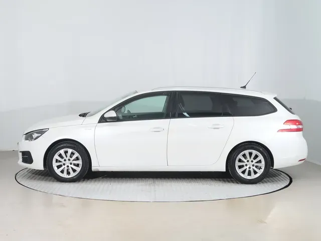 Peugeot 308 Sw 2019 photo 2