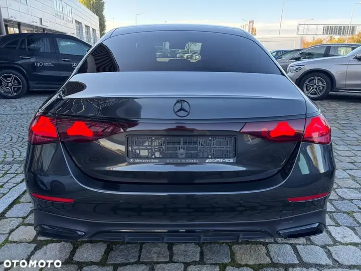 Mercedes-Benz E-Class 2025 photo 5