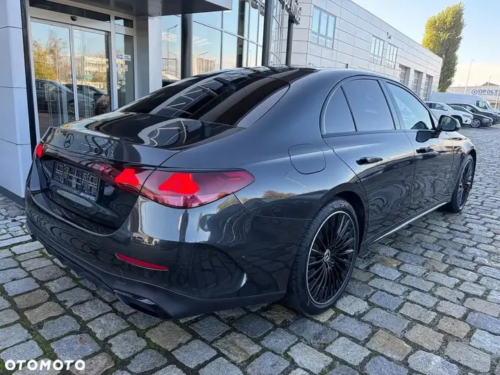 Mercedes-Benz E-Class 2025 photo 4