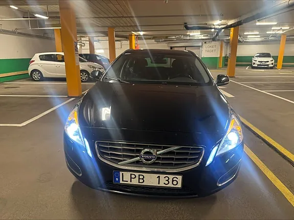 Volvo V60 2011 photo 2