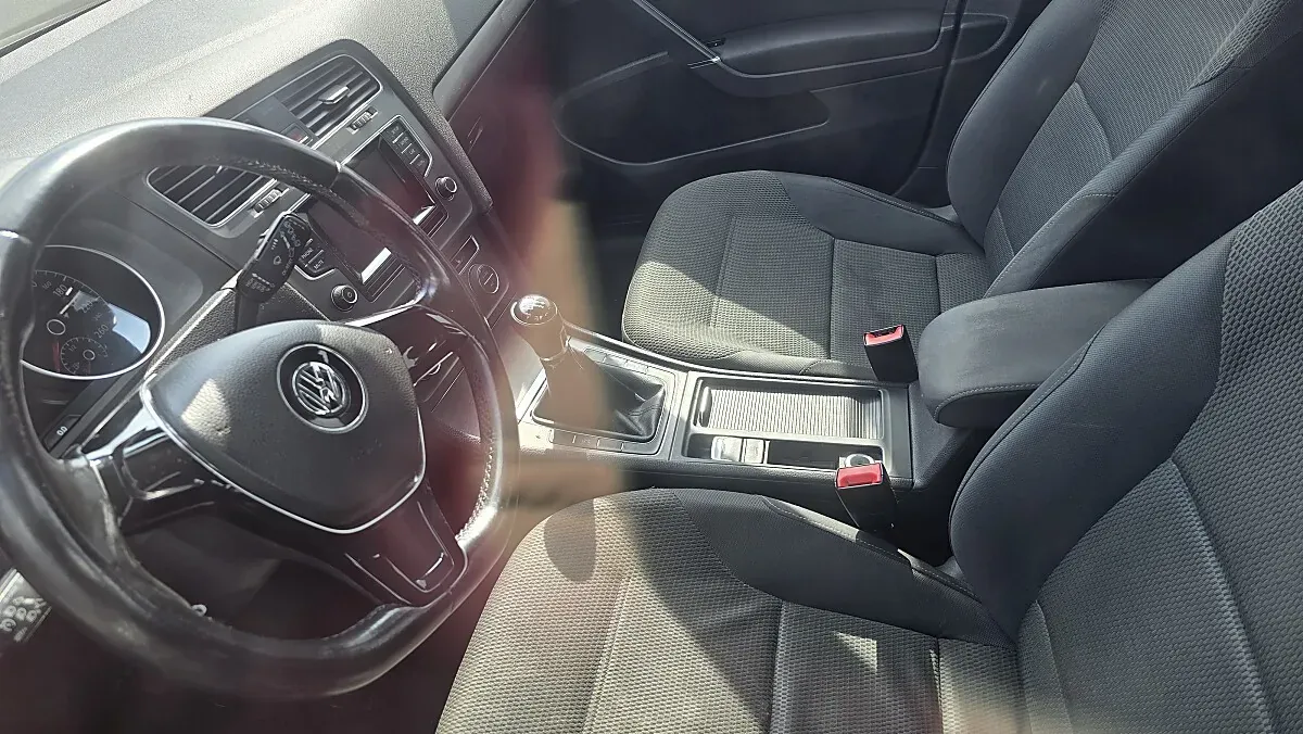 Volkswagen Golf 2012 photo 2