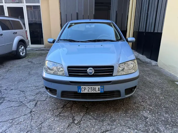 Fiat Punto 2004 photo 2