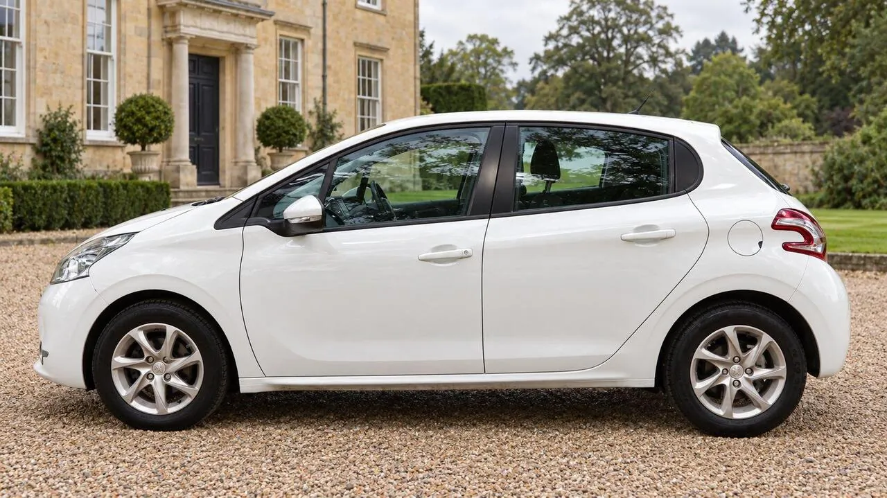 Peugeot 208 2014 photo 4