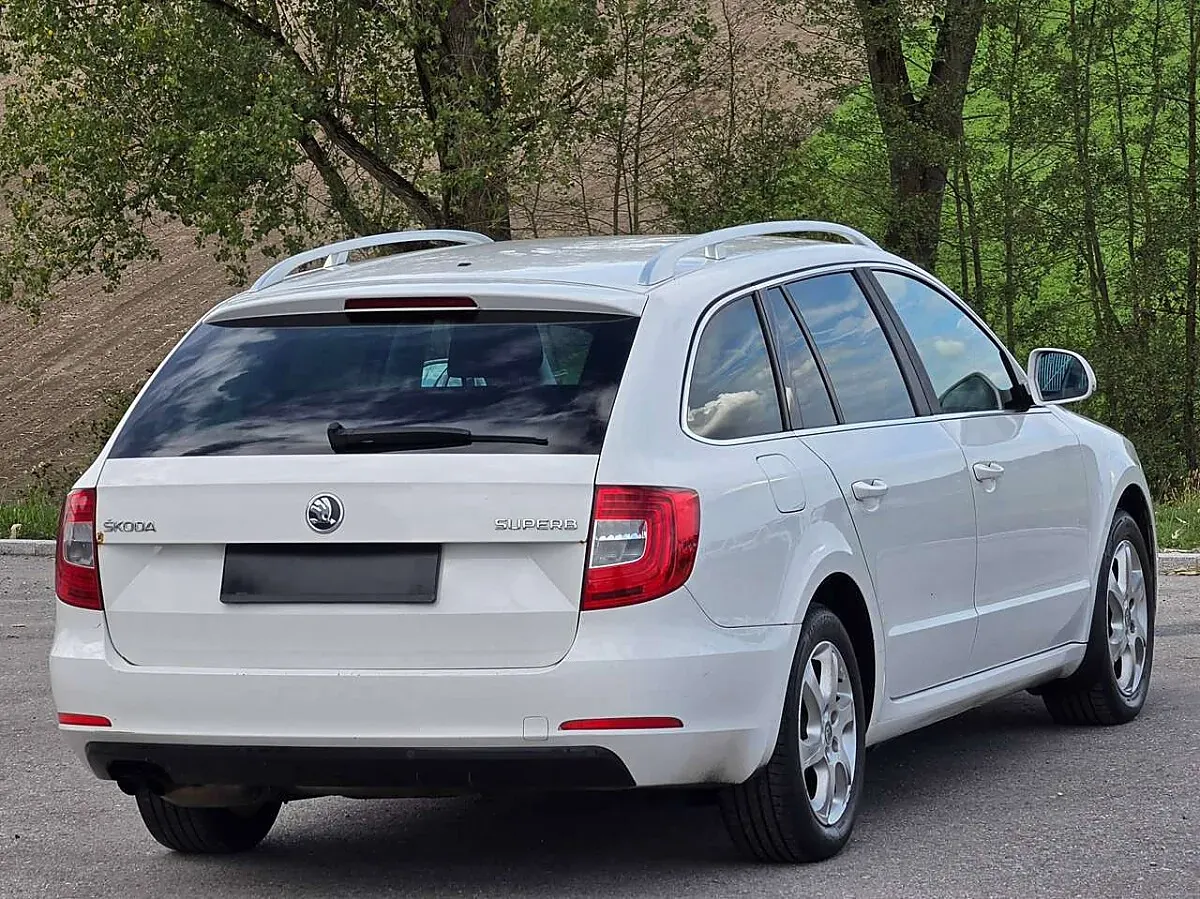 Skoda Superb 2014 photo 2
