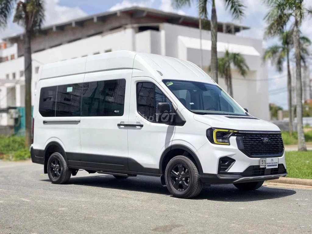 Ford Transit photo 3
