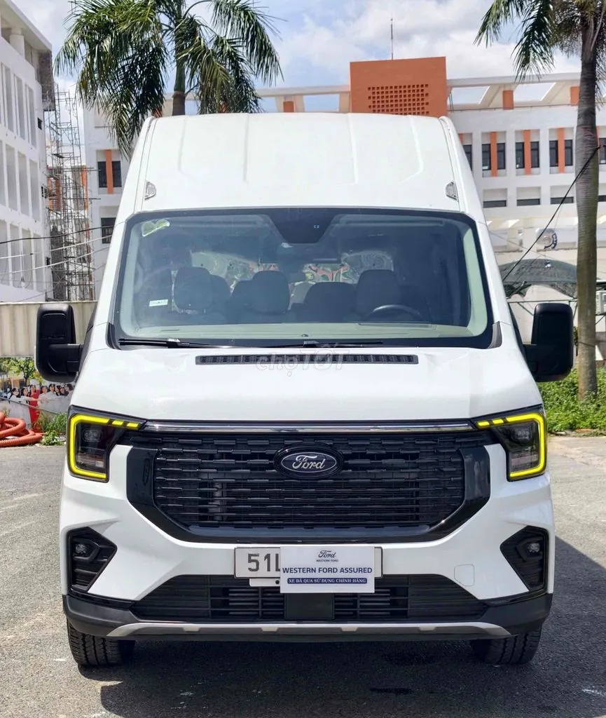 Ford Transit photo 2