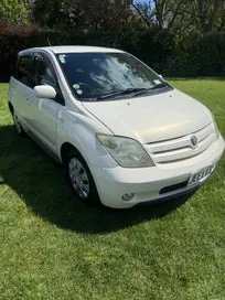 Toyota Ist 2004 photo 4