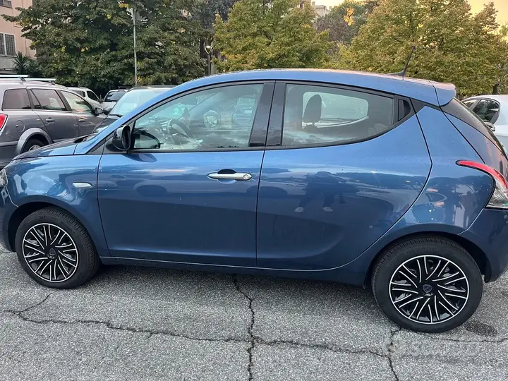 Lancia Ypsilon 2022 photo 2
