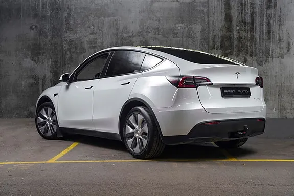 Tesla Model Y 2023 photo 5