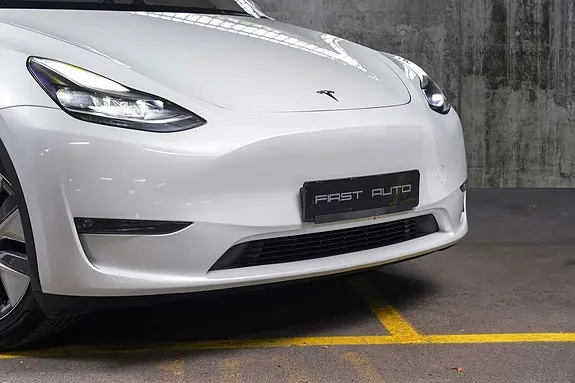 Tesla Model Y 2023 photo 2