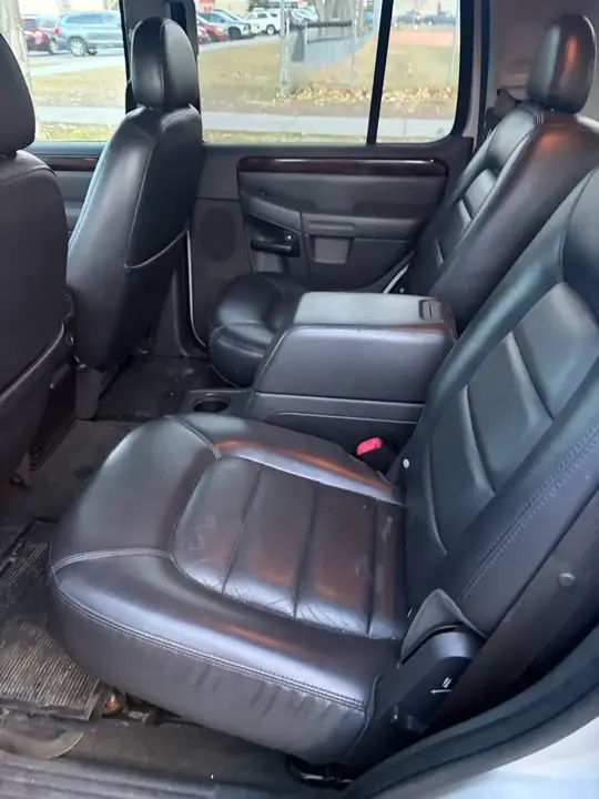 Ford Explorer 2004 photo 4