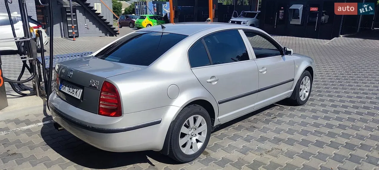Skoda Superb 2004 photo 2