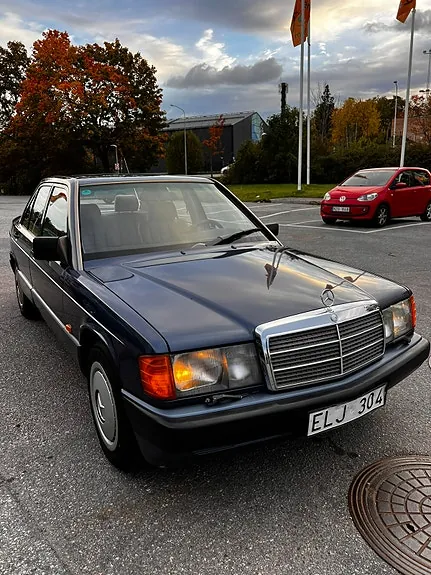 Mercedes-Benz 190 E 1990 photo 2