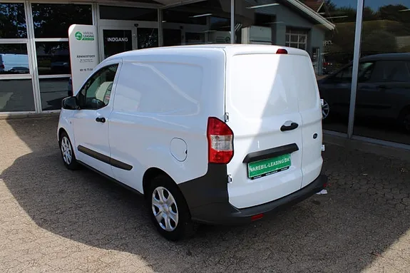 Ford Transit Courier 2023 photo 4