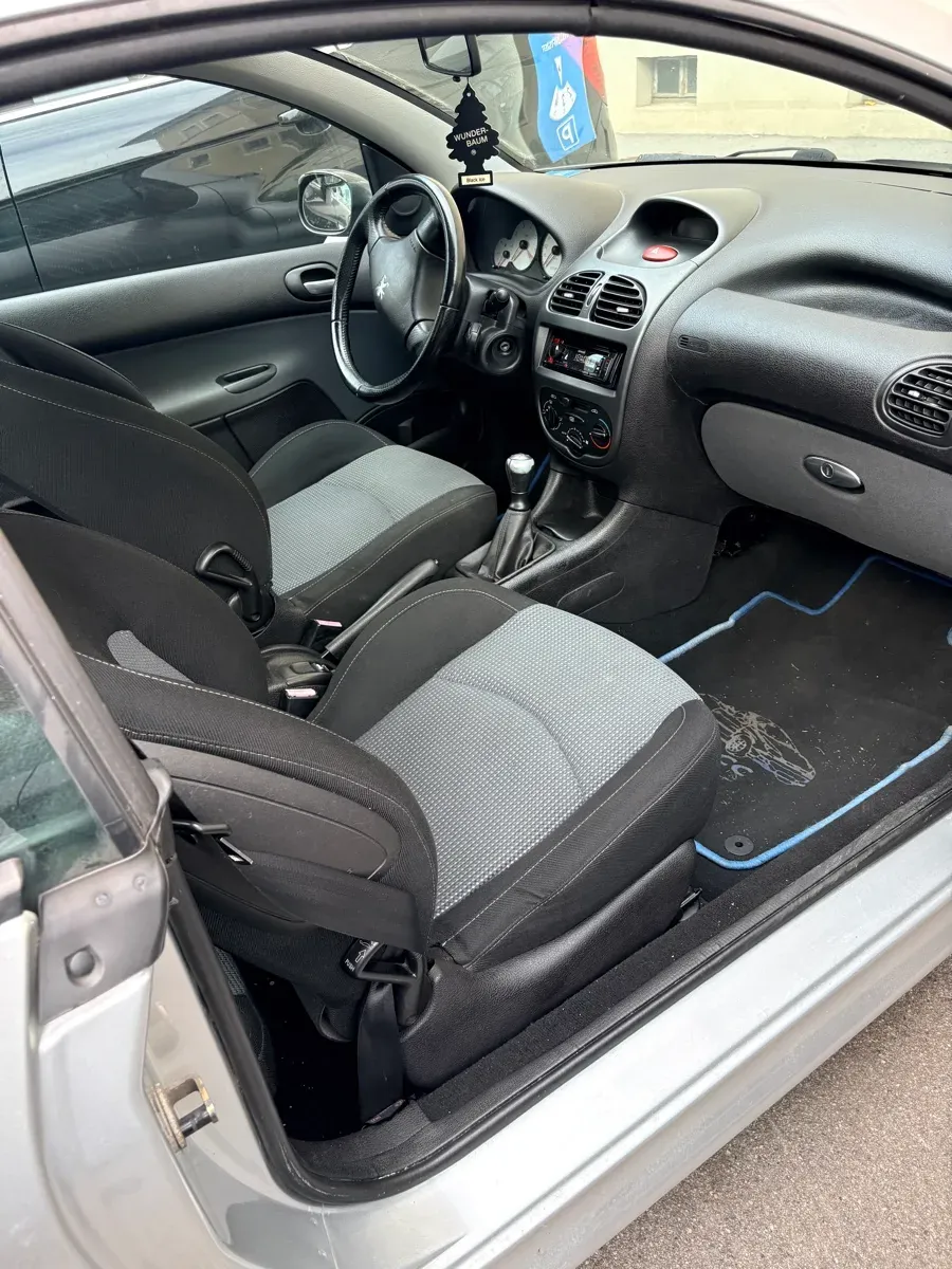 Peugeot 206 2004 photo 2