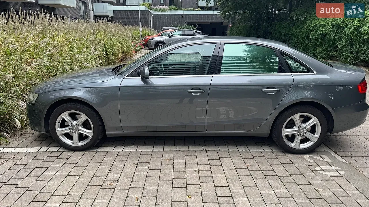 Audi A4 2012 photo 2