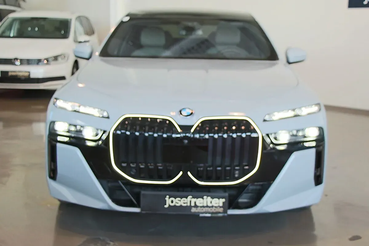 BMW 7 Series 2024 photo 2