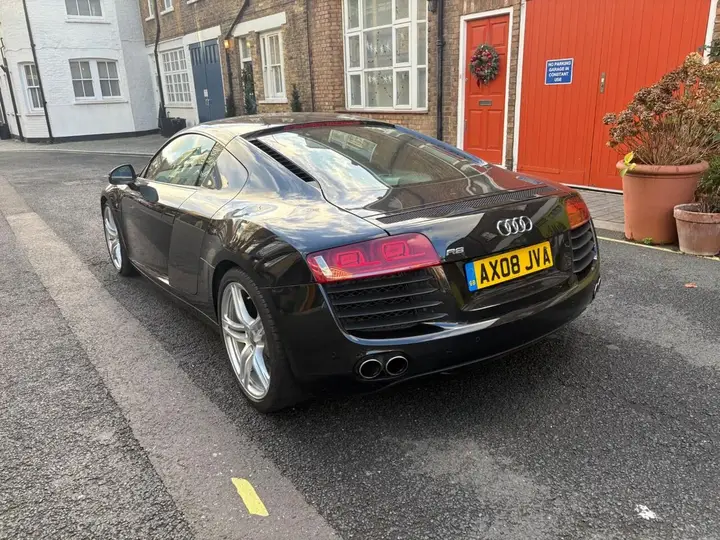 Audi R8 2008 photo 2