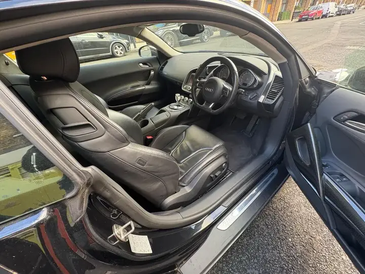 Audi R8 2008 photo 5
