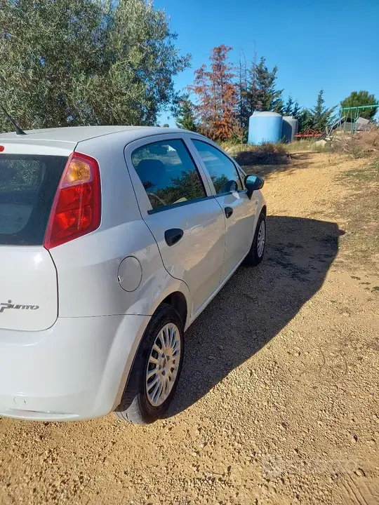Fiat Grande Punto 2013 photo 3