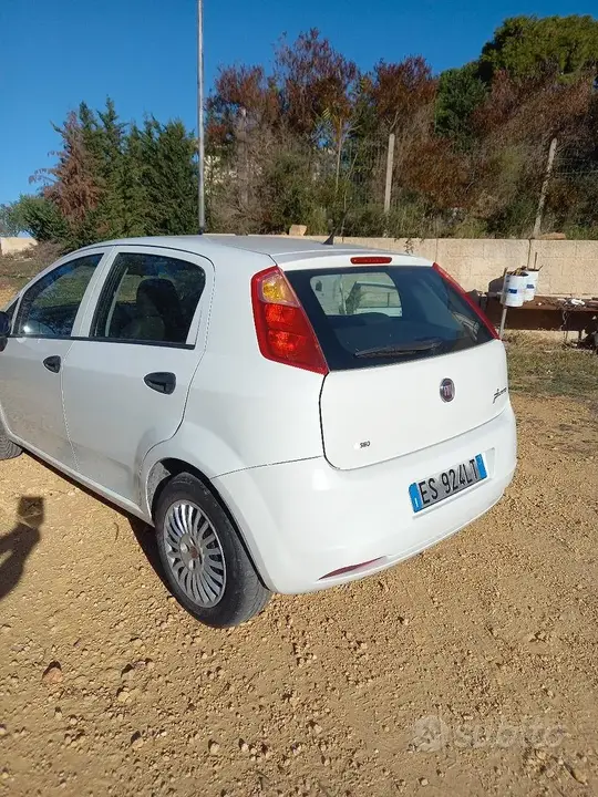 Fiat Grande Punto 2013 photo 4