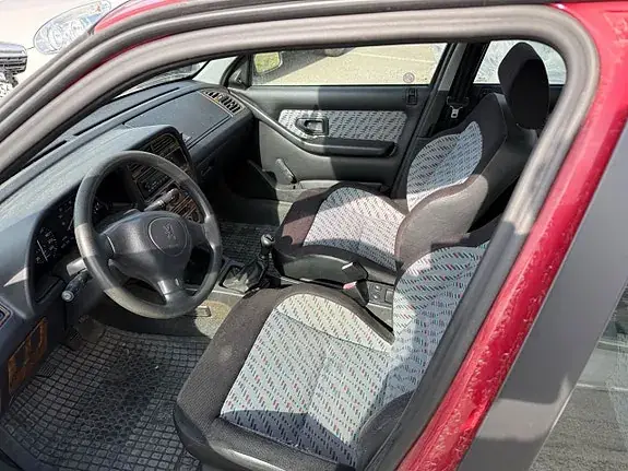 Peugeot 306 1995 photo 3
