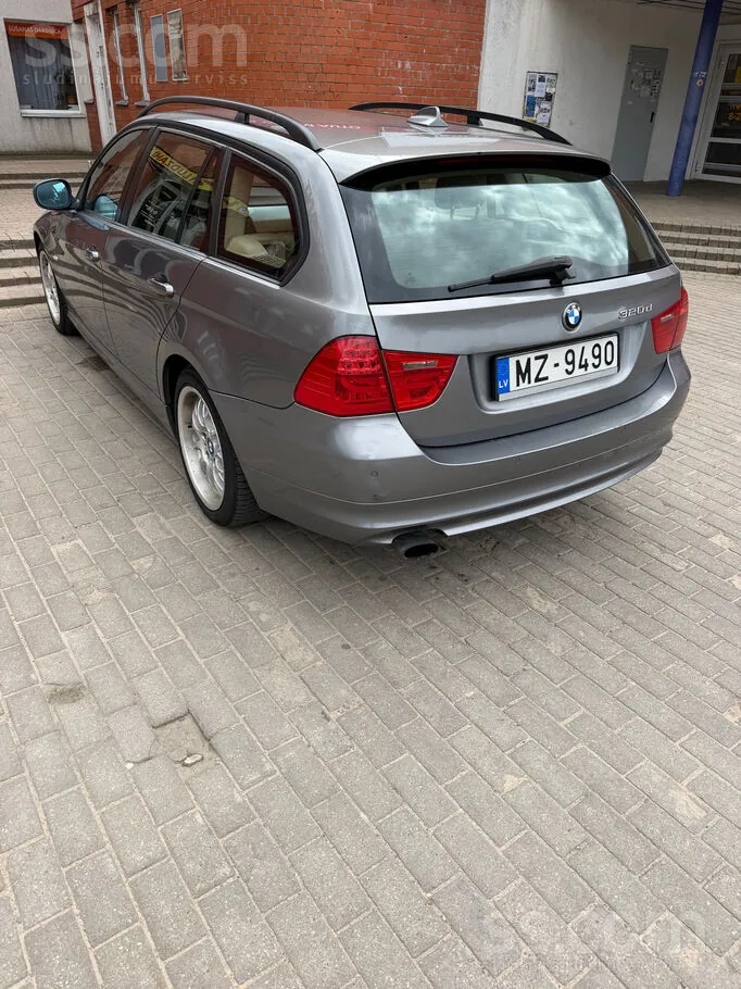 BMW 320 2009 photo 2