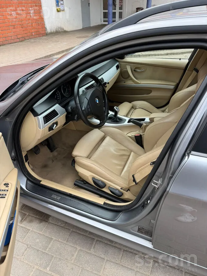 BMW 320 2009 photo 4