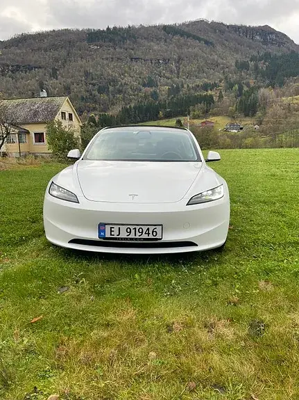 Tesla Model 3 2025 photo 3