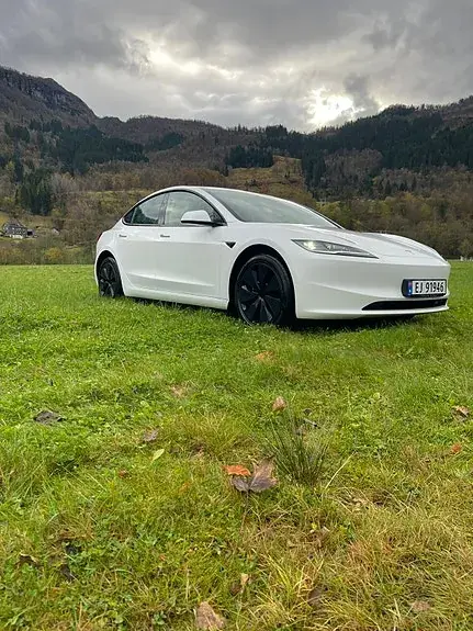 Tesla Model 3 2025 photo 5