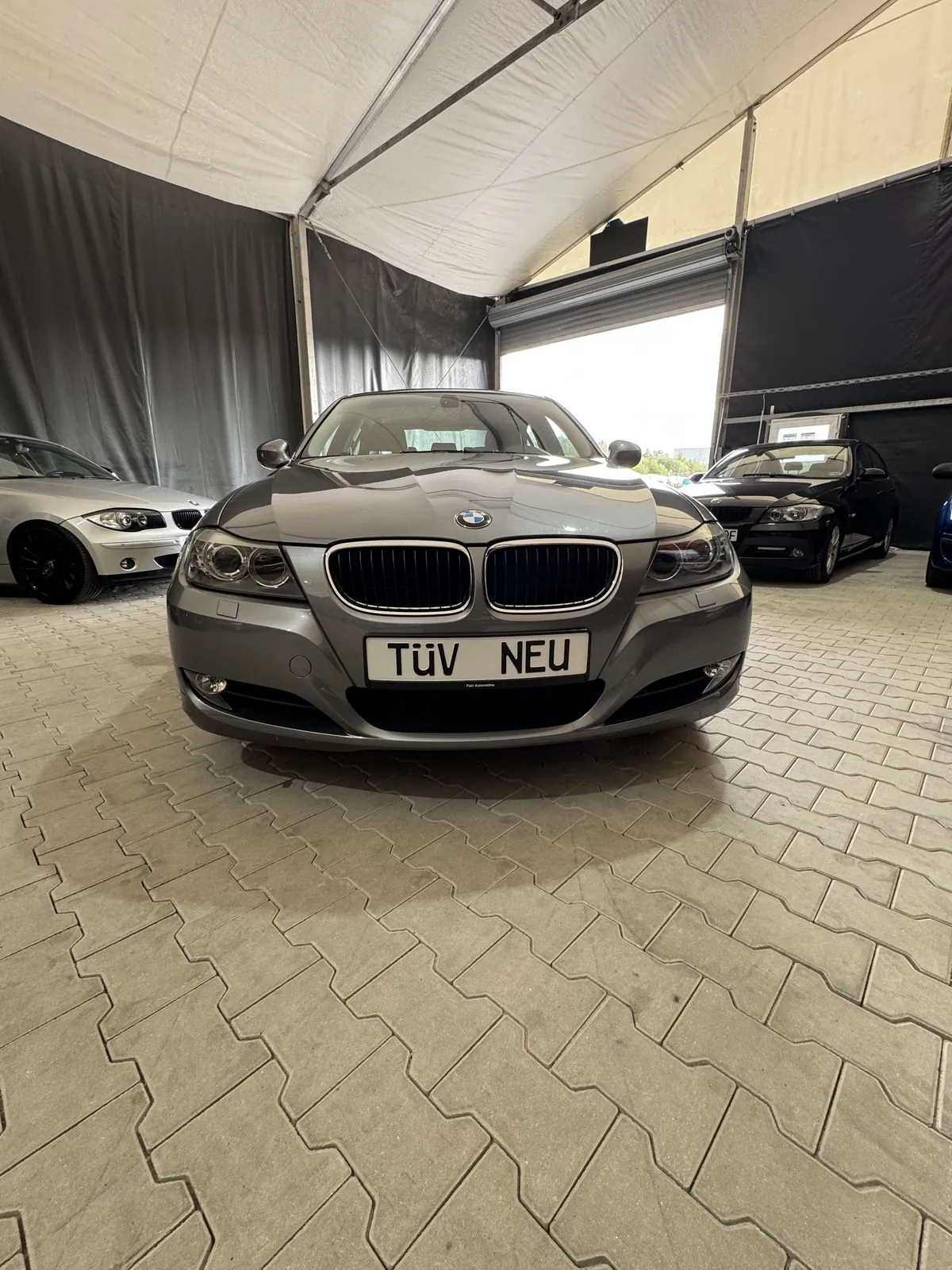 BMW 325I 2009 photo 2