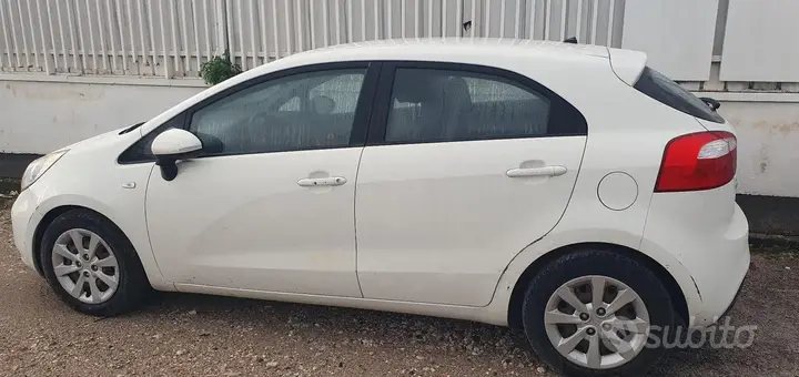 Kia Rio 2013 photo 4