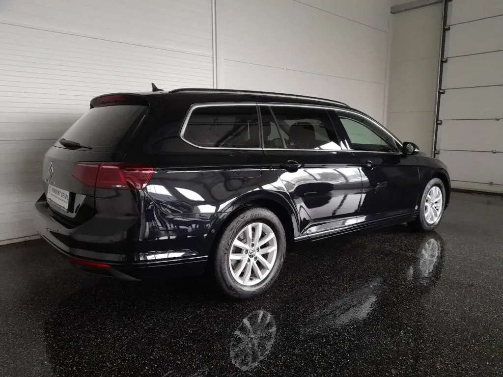 Volkswagen Passat 2022 photo 2