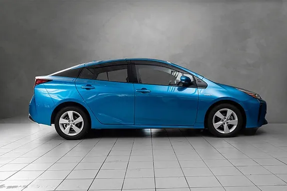 Toyota Prius 2021 photo 2