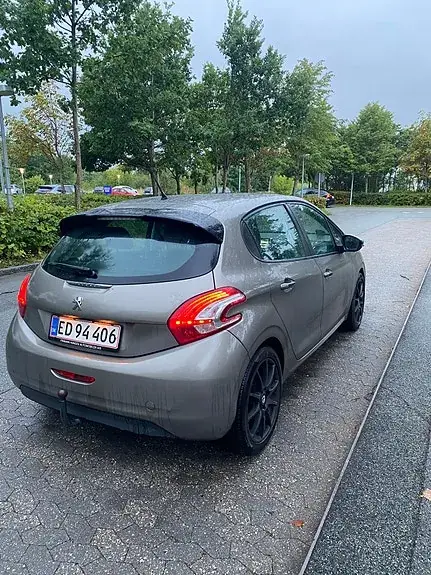 Peugeot 208 2014 photo 3