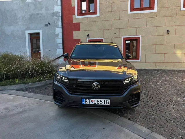 Volkswagen Touareg 2023 photo 2