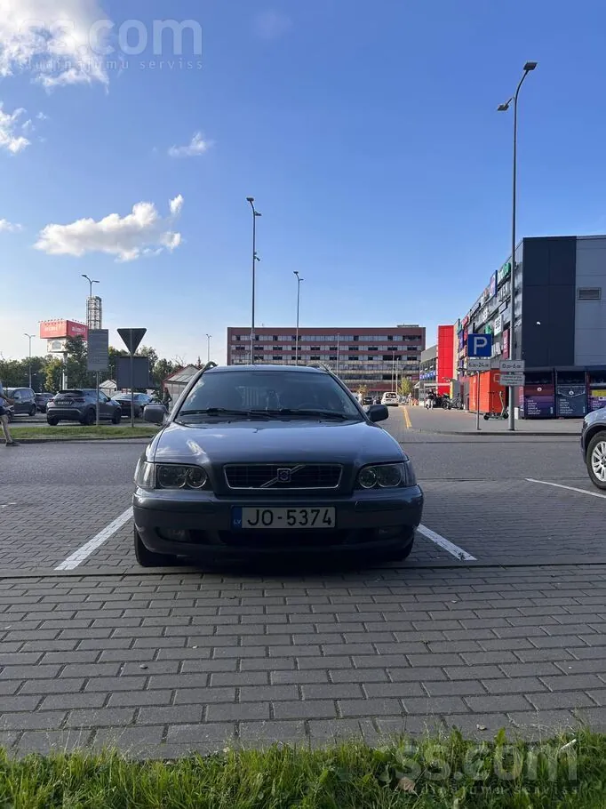 Volvo V40