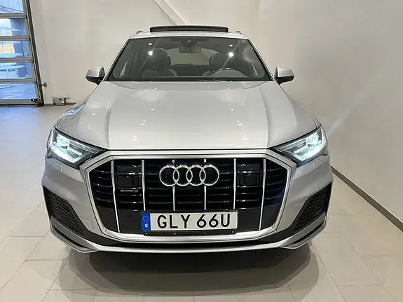 Audi Q7 2021 photo 2