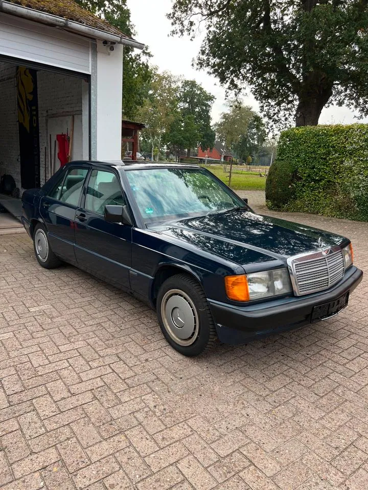 Mercedes-Benz 190E
