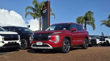 Mitsubishi Outlander 2024 photo 2