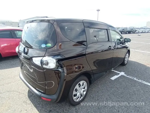 Toyota Sienta X 2017 photo 4