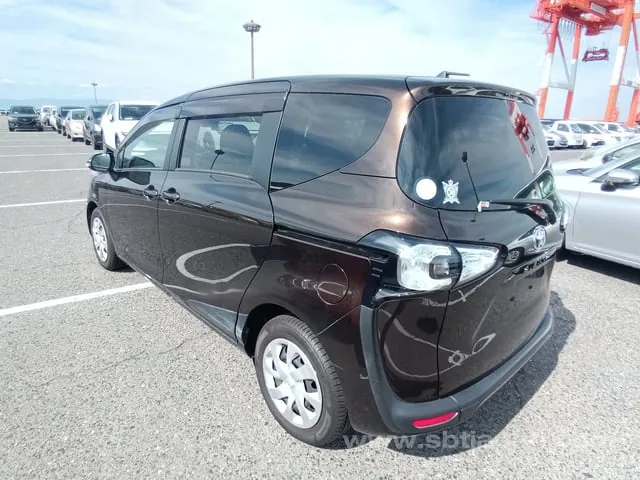 Toyota Sienta X 2017 photo 3