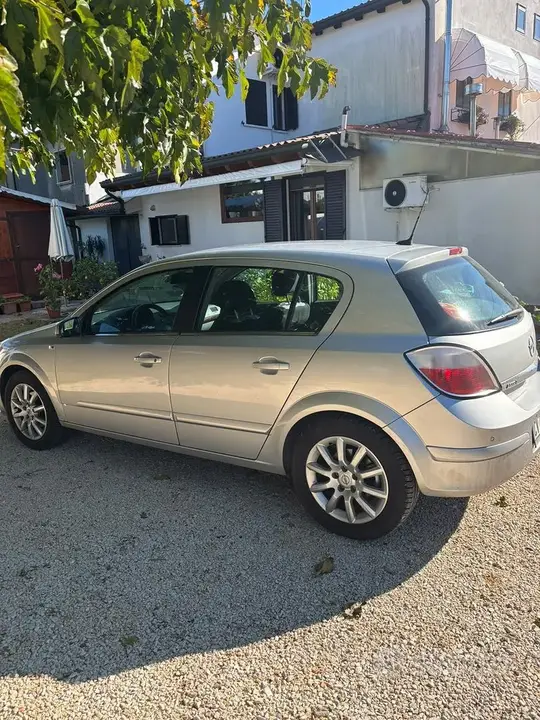 Opel Astra 2005 photo 2