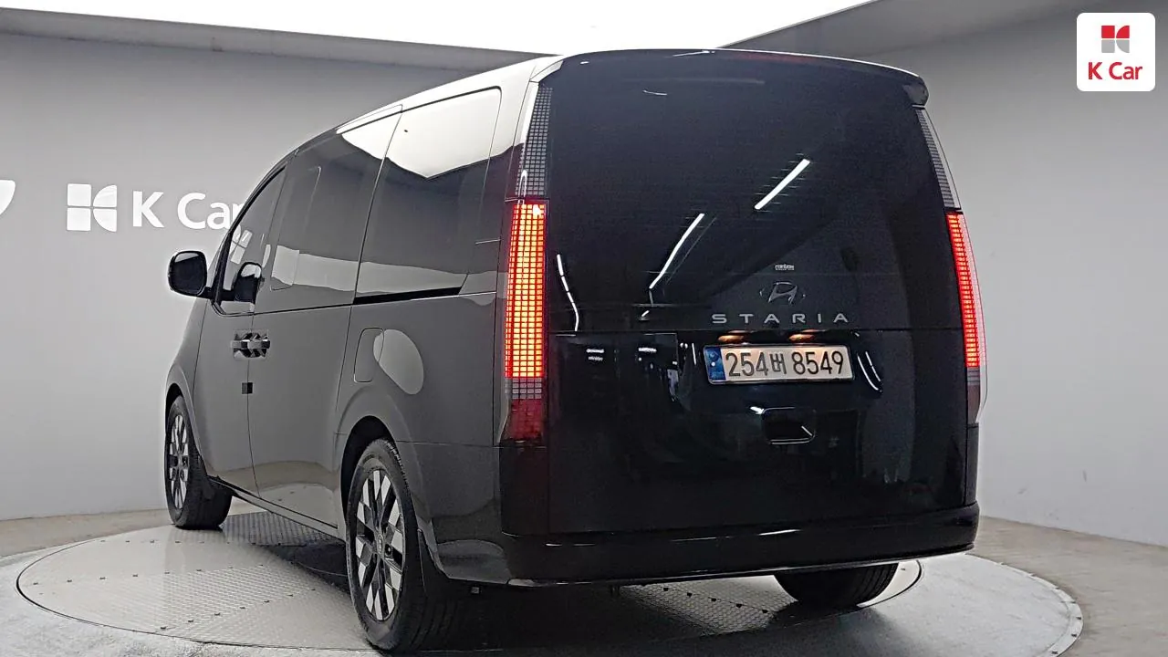 Hyundai Staria 2023 photo 2