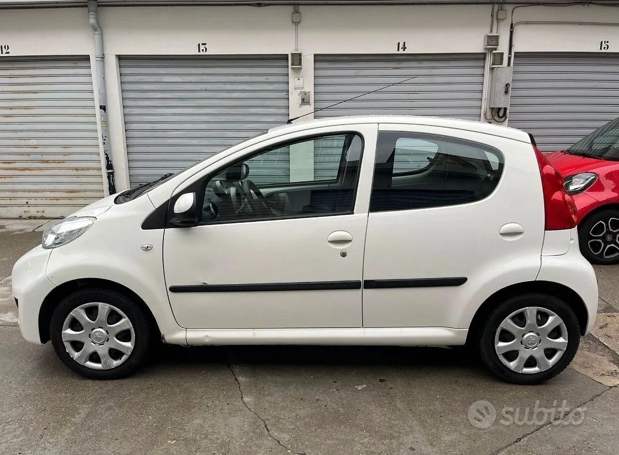 Peugeot 107 2010 photo 2
