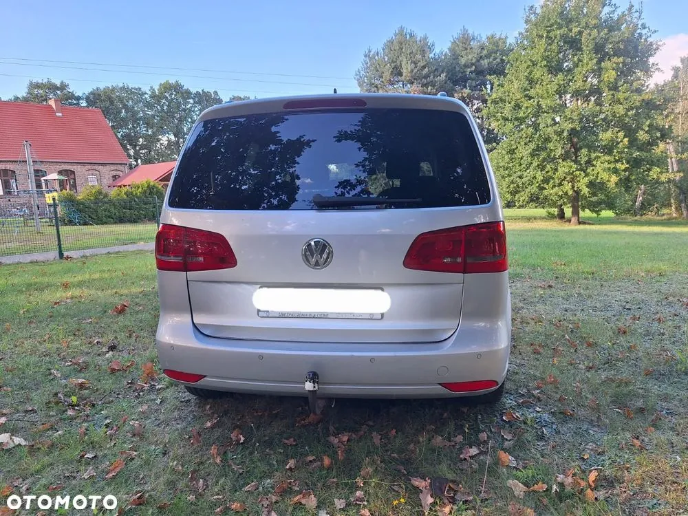 Volkswagen Touran 2012 photo 2