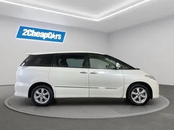 Toyota Estima 2012 photo 5