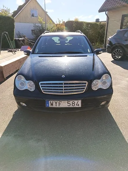 Mercedes-Benz C180 2005 photo 2